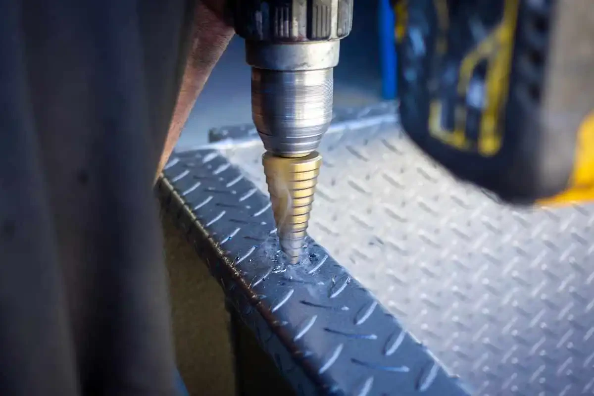 Trailer manufacturing: Assembling